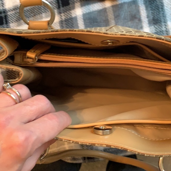 Nine & Company Handbag/Tote - Picture 5 of 10